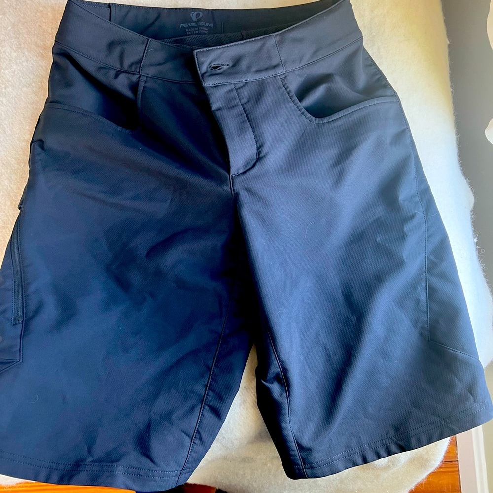 New without tags. Pearl Izumi men’s cycling shorts with chamois liner.. Size 30